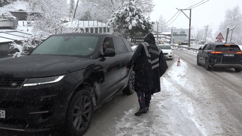 Uludağ’a zincirsiz çıkmak yasak! Bursa'da sabah saatlerinde etkili