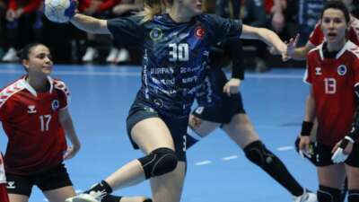 Kadınlar Hentbol Süper Ligi’nde mücadele