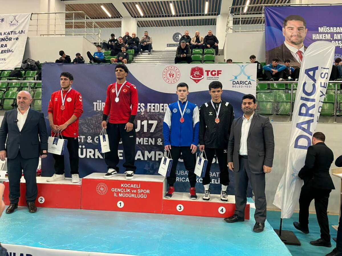 Bursa Büyükşehirli güreşçiler Türkiye Şampiyonası’nda kürsüde