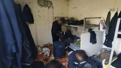 Bursa Emniyet Müdürlüğü ekipleri, göçmen kaçakçılığıyla