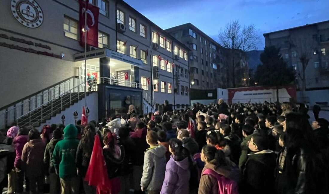 Bursa’da ilk derste deprem şehitlerine saygı 6 Şubat 2023 tarihinde