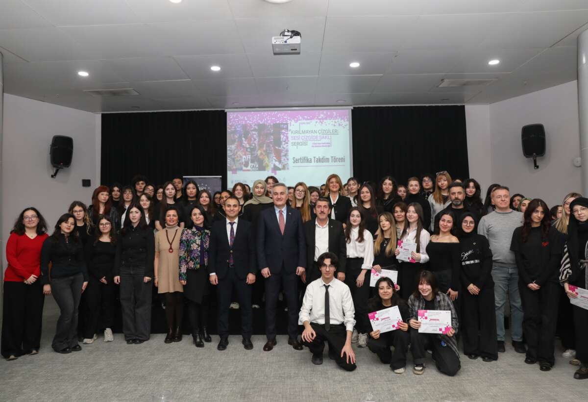 Bursa’da şiddetsiz yaşama dijital sergiyle dikkat çektiler