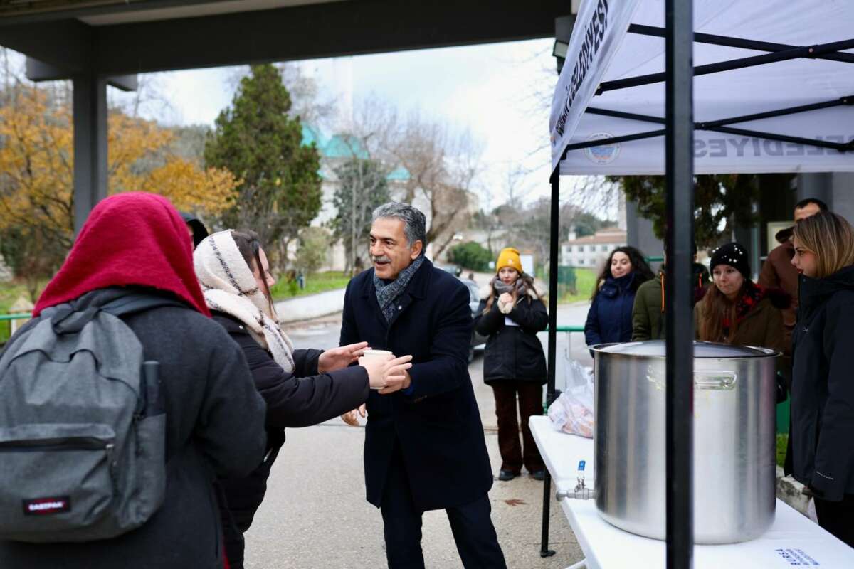 Bursa’da vatandaşlara ücretsiz çorba dağıtıldı