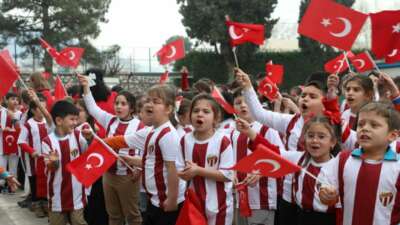 İnegölspor’un başlattığı “Bir Çocuğun Mutluluğu
