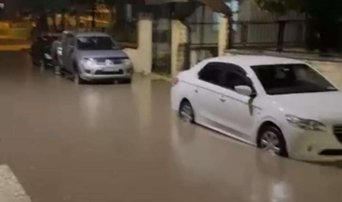 İnegöl’de sağanak felç etti: Aracına sandalyeyle bindi Bursa'nın İnegöl ilçesinde etkili