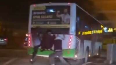 Bursa'da seyir halindeki belediye otobüsünün