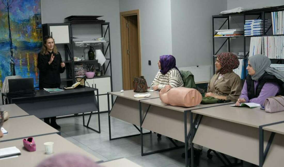 Gürsu’da dikkat çeken eğitim! Kursiyerler hasta ve yaşlı