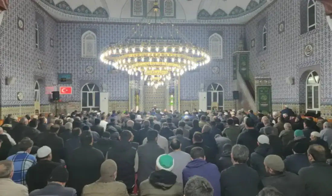 Teravih Öncesi Hafız Esat Tuna’dan manevi ziyafet İnegöl Belediyesi’nin ramazan ayı