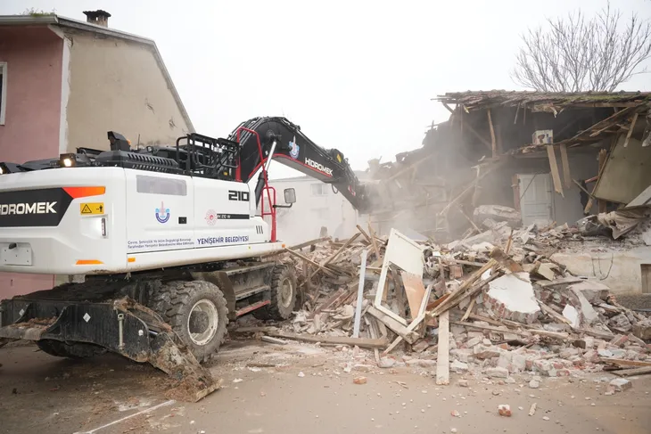 Bursa Yenişehir’de metruk binalar tek tek yıkılıyor Bursa Yenişehir Belediye Başkanı