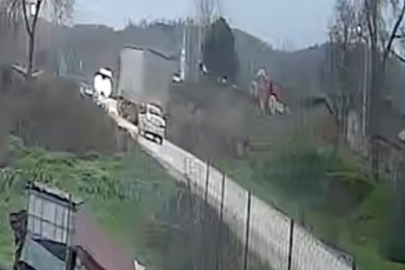 İşte Bursa’daki kaza anı! Bursa’nın Mustafakemalpaşa ilçesinde sabah