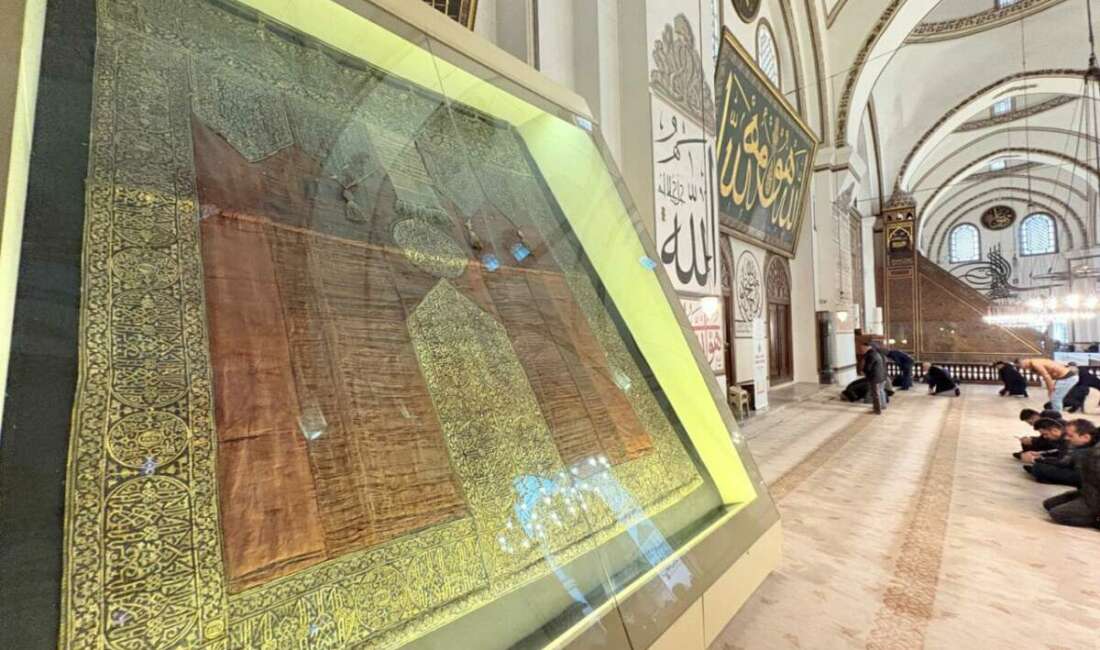 Kâbe kapı örtüsü, 500 yıldır Bursa Ulu Cami’de korunuyor! Yavuz Sultan Selim’in hilafeti