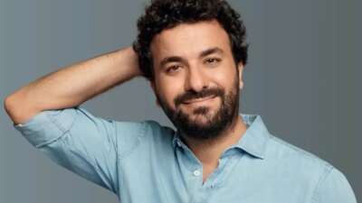 Konuşanlar isimli programla ünlenen komedyen