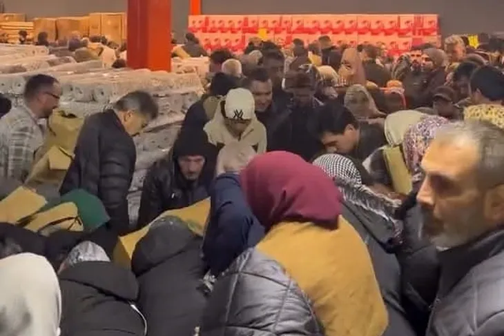 Bursa’da 100 TL’lik indirim için neler oldu neler! Bursa'da açılışa özel birçok