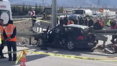 Karaman’da kontrolden çıkan otomobilin bariyerlere