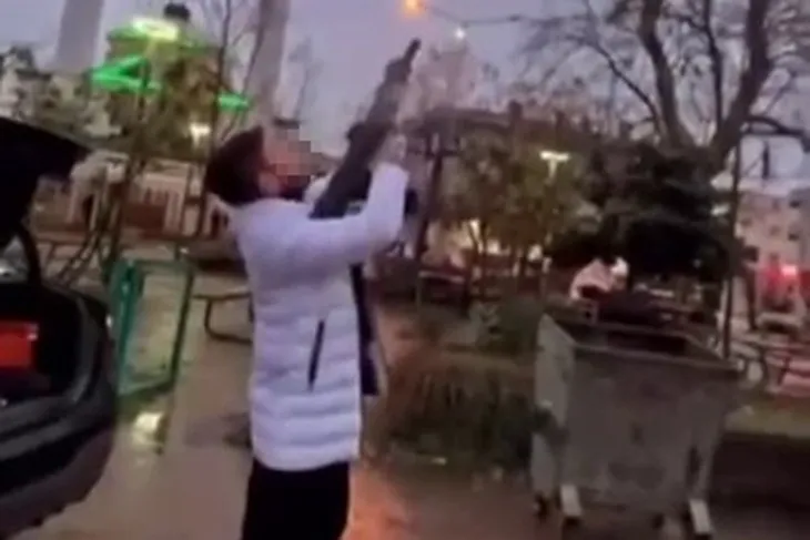 Bursa’da cadde ortasında bunu da yaptılar Bursa’nın Nilüfer ilçesinde bir