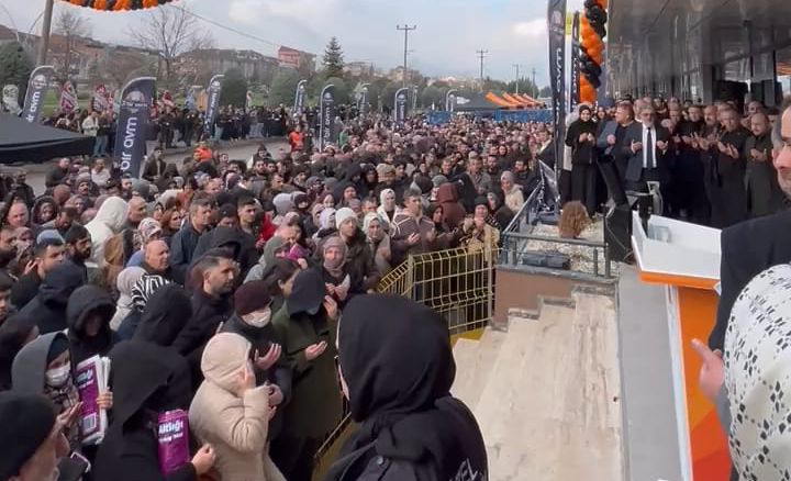 İnegöl’de izdiham yaratan açılış! Mobilyanın kalbi olarak bilinen