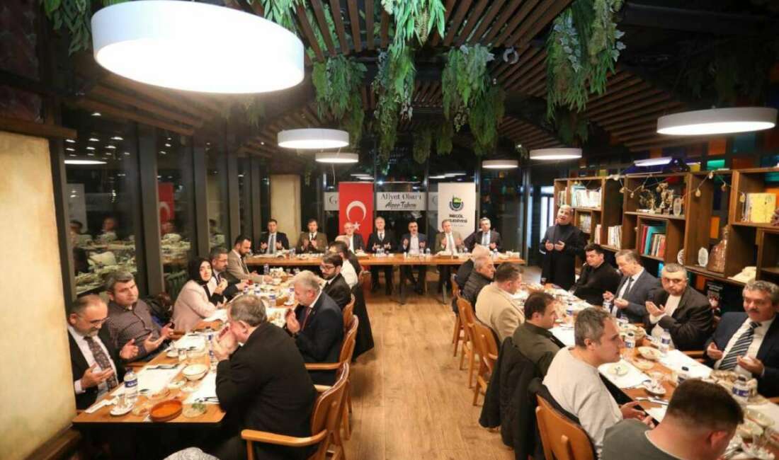 İnegöl ailesi bir arada; Birlik beraberlik mesajı… İnegöl Belediyesi’nin düzenlediği iftar