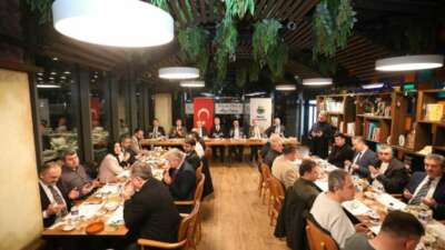 İnegöl Belediyesi’nin düzenlediği iftar programında