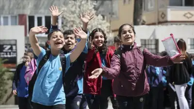 İlköğretim ve ortaöğretim okullarındaki yaklaşık