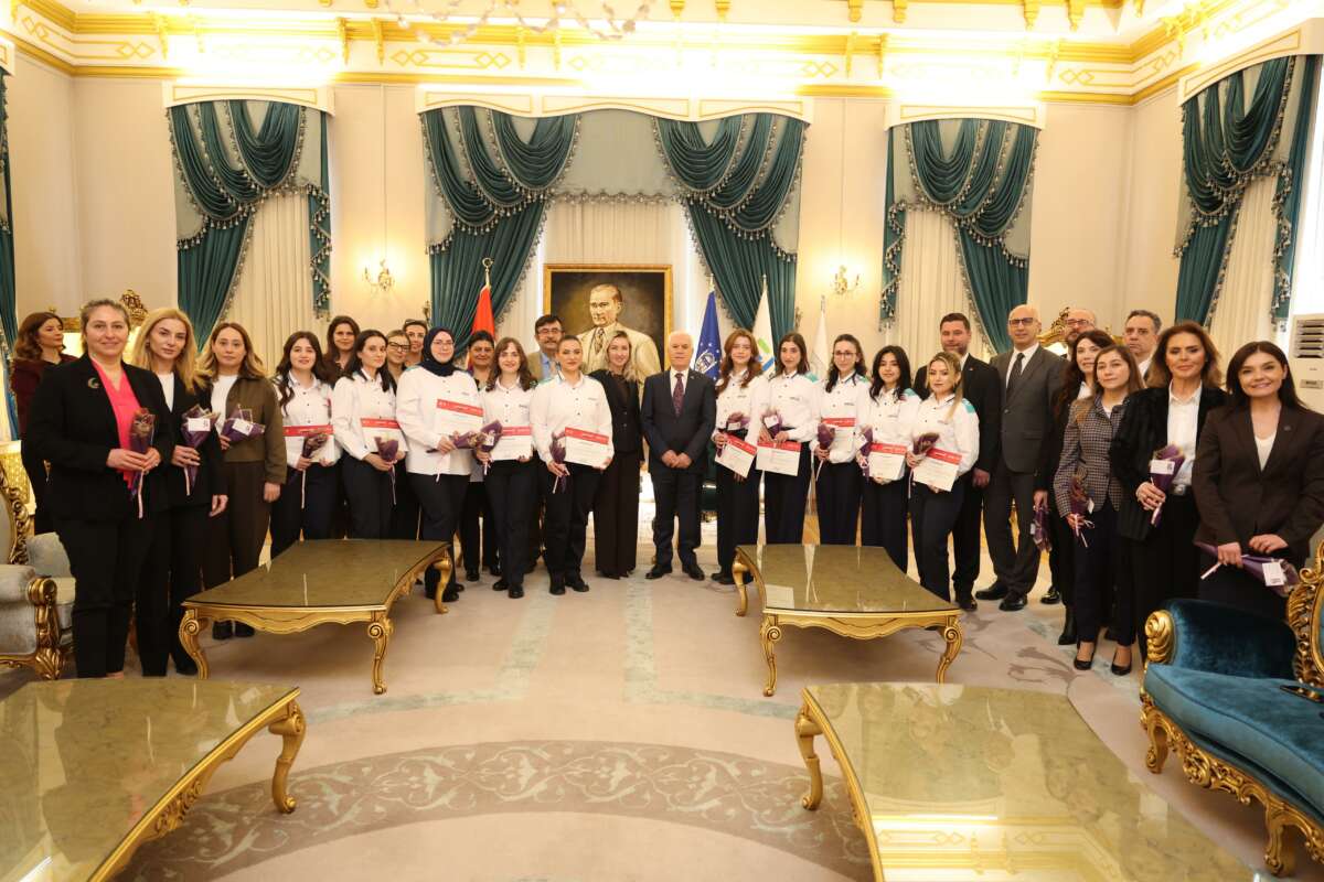 İşte Bursa’nın 10 yeni vatman kadını; Raylar onlardan sorulur…