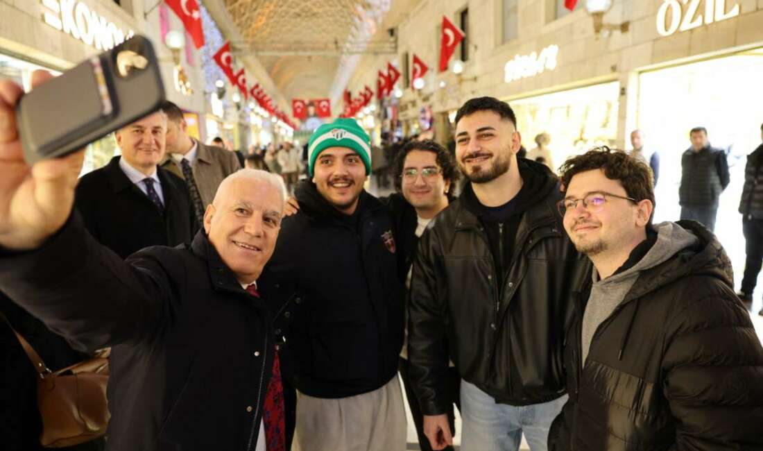 Bursalılar başkanını seviyor; Bozbey’e çarşıda büyük ilgi…