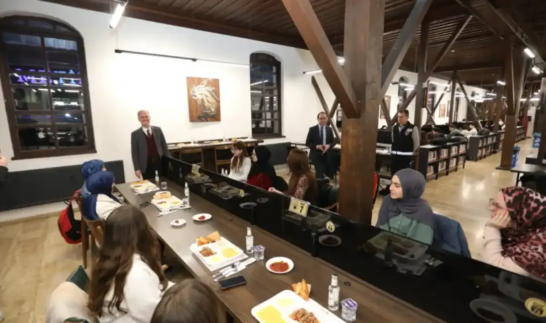 İftarda Nöbetçi Kitaphane öğrencileriyle