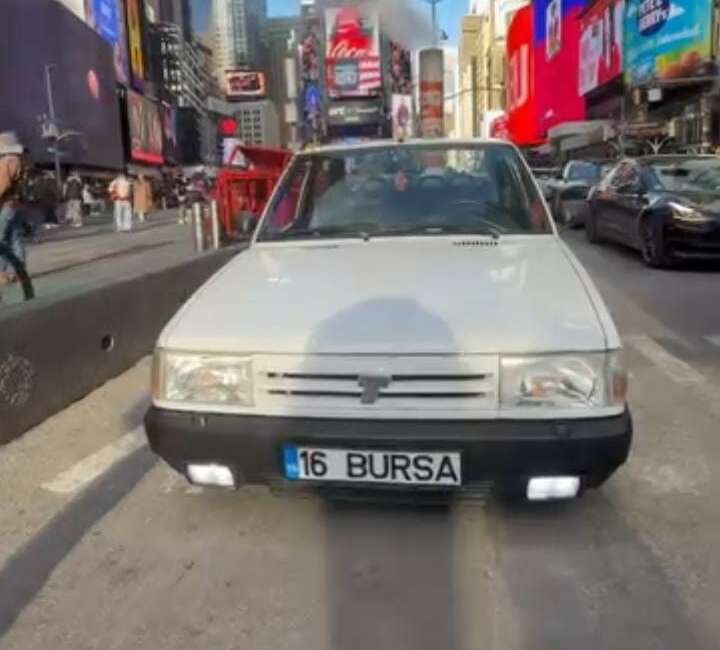 Times Meydanı’nda görenleri hayrete düşüren olay! Bursalı Safa Sezer, bir