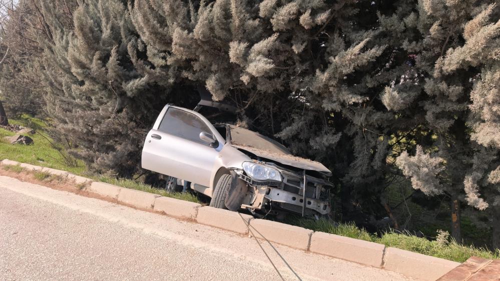 Bursa’da kontrolden çıkan araç bu hale geldi! Bursa'nın İnegöl ilçesinde meydana