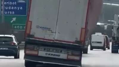 Bursa'da seyir halindeki bir tırın