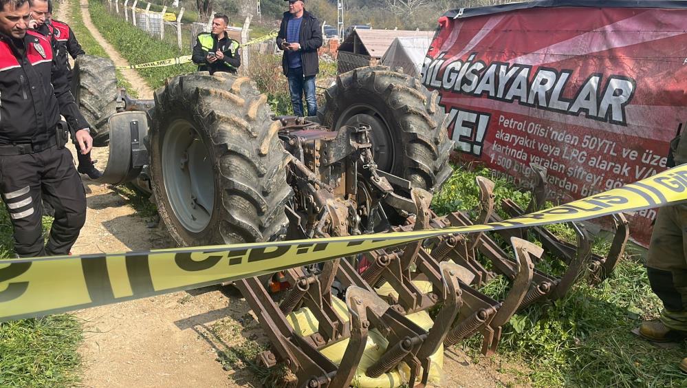 Bursa'da devrilen traktörünün altında