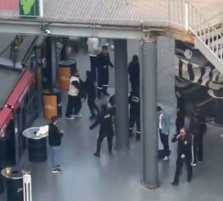 Bursa’da AVM’de iki grup birbirine girdi! Bursa'nın Nilüfer ilçesinde bulunan