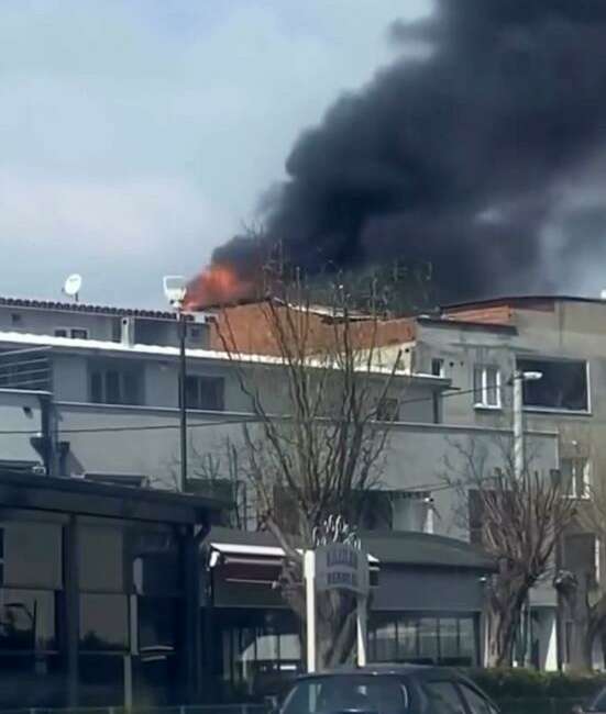 Bursa’da çatı katı alev alev yandı! Bursa'da bir evin çatı