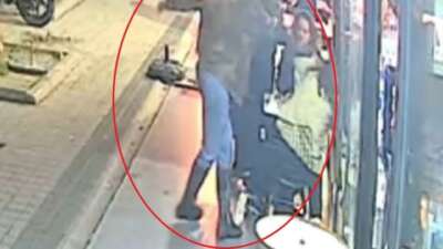 Bursa'nın Nilüfer ilçesinde kaldırımda giden