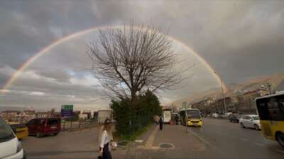 Bursa'da yağmurun ardından oluşan gökkuşağı,