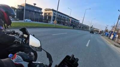 Bursa'da seyir halindeki motosiklet sürücüsünün