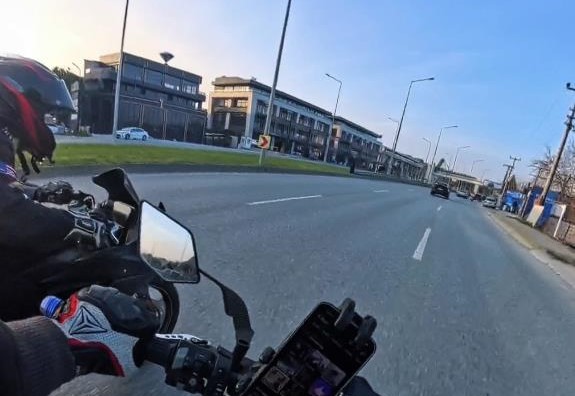 Bursa'da seyir halindeki motosiklet