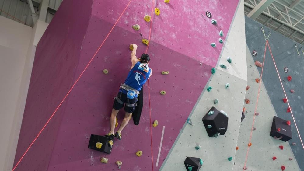 Engelli sporcular Bursa’da tırmanma duvarında ter döktü! Türkiye Dağcılık Federasyonu'nun düzenlediği