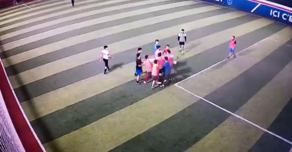 Bursa’da halı sahada birbirlerine girdiler! Bursa'nın Nilüfer ilçesinde halı