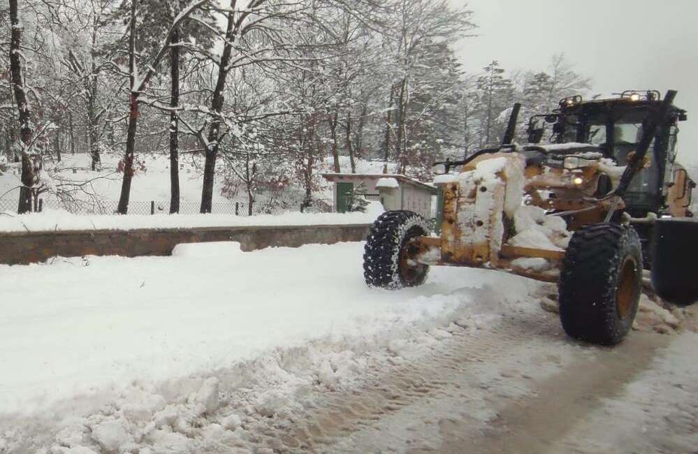 Bursa’da karla mücadele sürüyor Bursa'nın yüksek kesimlerinde ve