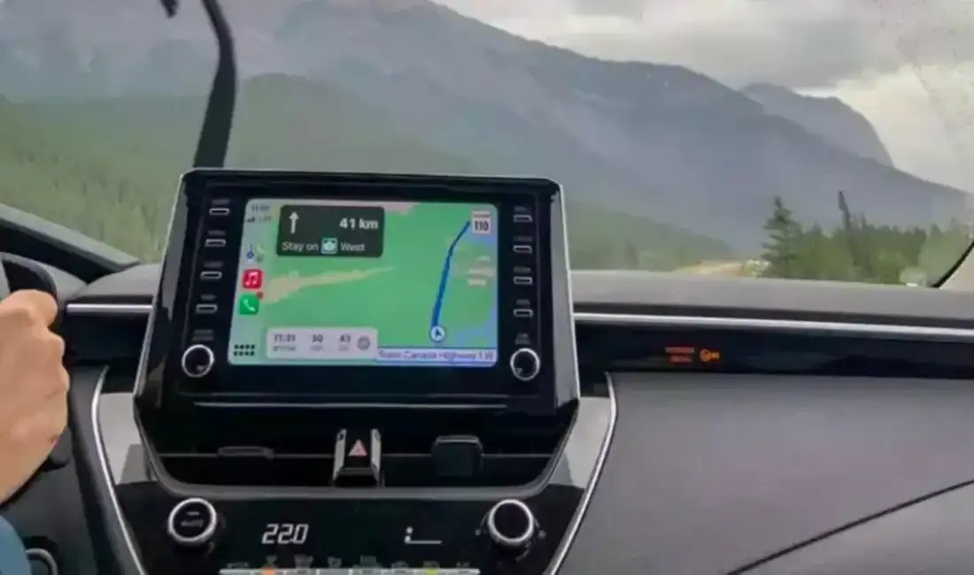 Araçlardaki multimedya ekranı cezaları geçici olarak durduruldu İçişleri Bakanlığı, araçlarda kullanılan