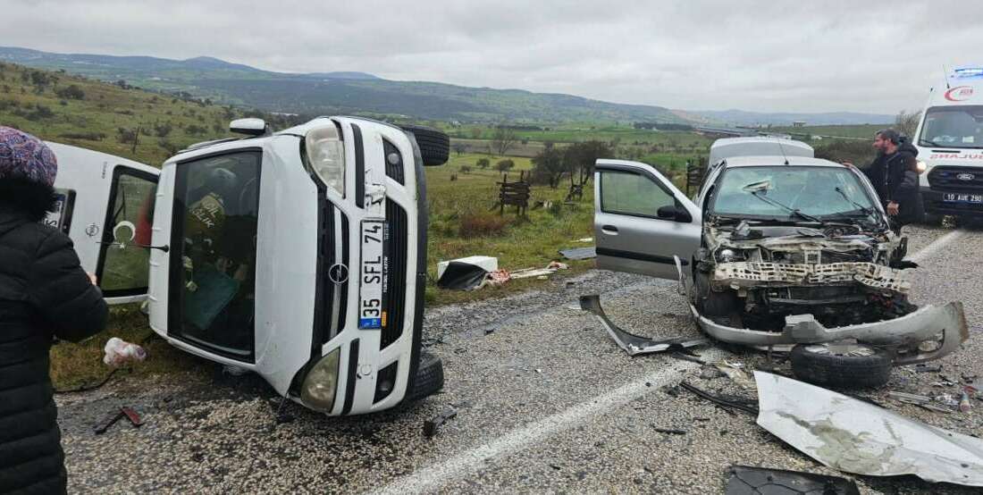 Balıkesir'de otomobil ile kamyonetin