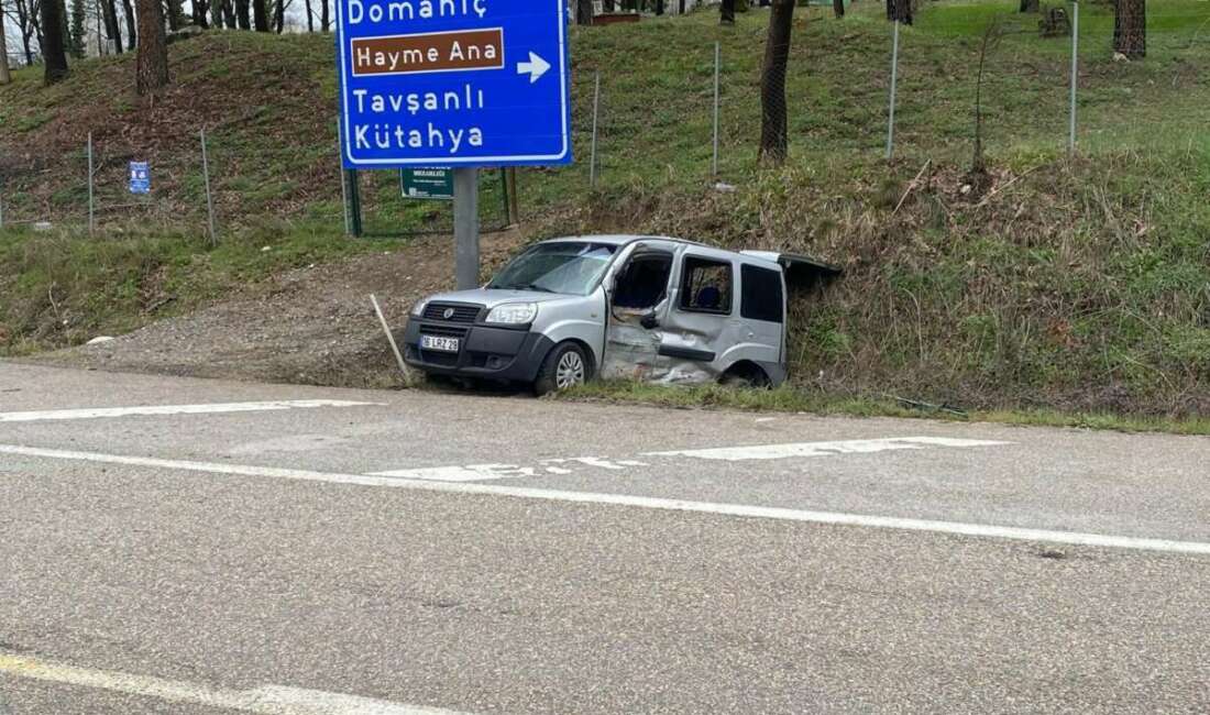 Bursa İnegöl’de kamyonet ile hafif ticari araç çarpıştı: 4 yaralı Bursa’nın İnegöl ilçesinde kamyonet
