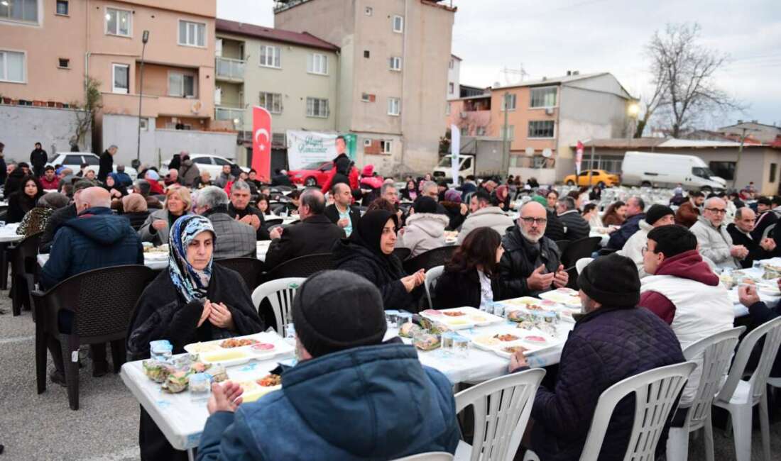 Bursa Osmangazi’de birlik ve beraberlik duygusu aynı sofrada paylaşıldı! Osmangazi Belediyesi’nin Ramazan ayı