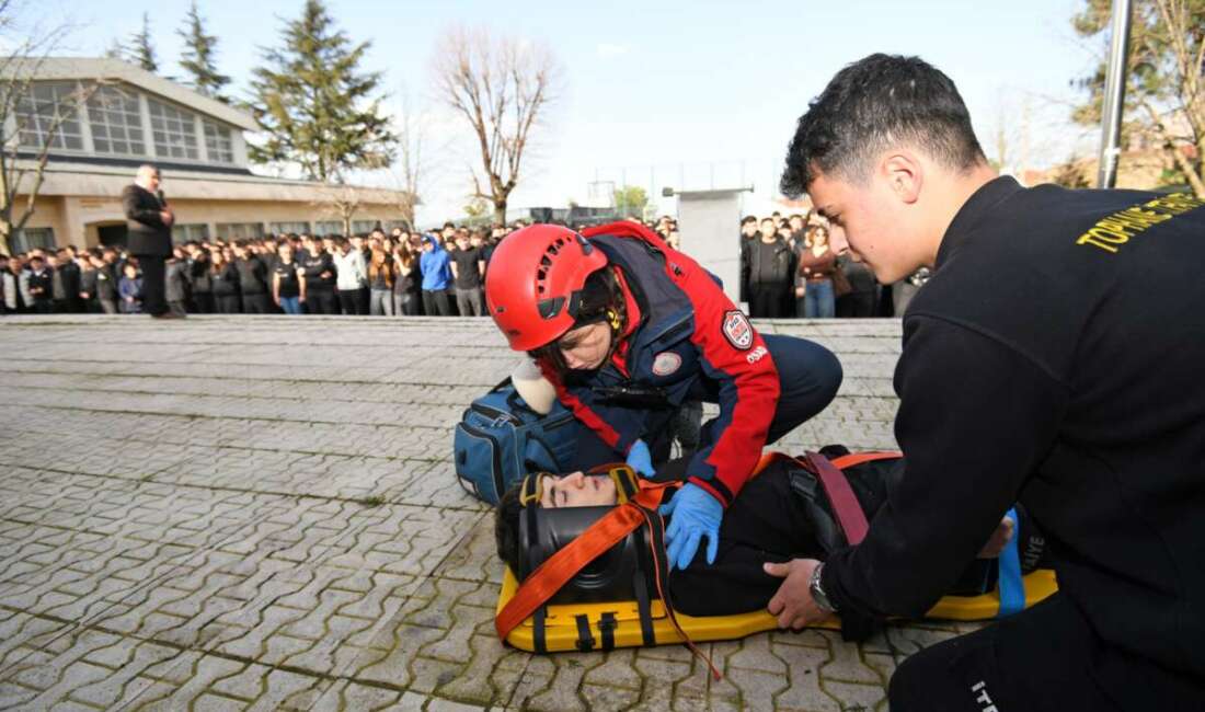 Bursa’da nefes kesen anlar; Birebir öğretildi… Osmangazi Belediyesi Afet İşleri