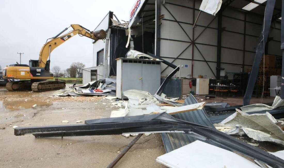 Nilüfer Belediyesi yıkım ekipleri,