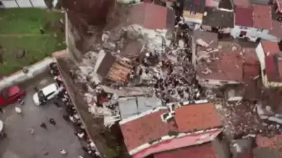 Fatih'te bina çöktü. İhbar üzerine