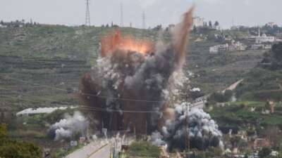 İsrail, Lübnan’ın Stratejik Köprüsünü bombaladı İsrail, Lübnan’ın Stratejik Köprüsünü bombaladı