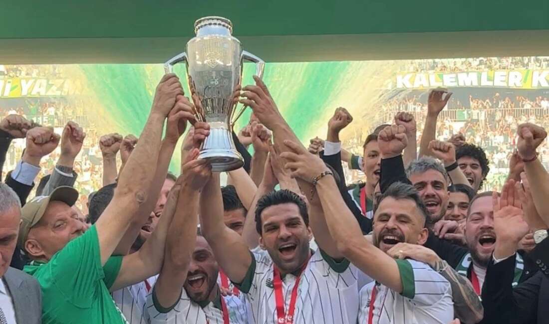 Üst üste ikinci şampiyonluğunu