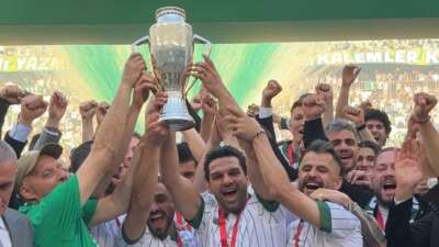 Üst üste ikinci şampiyonluğunu yaşayıp