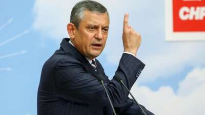 CHP lideri Özgür Özel, partisinin